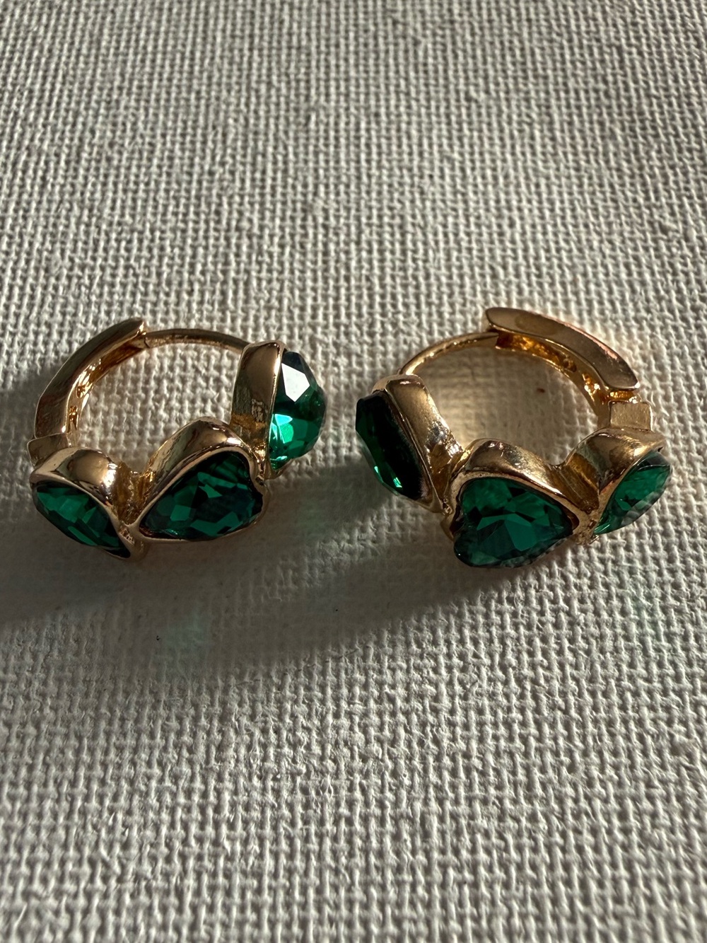 NEW Nordstrom Gold Plated Huggie Hoop Earrings with Emerald Green Heart Stones